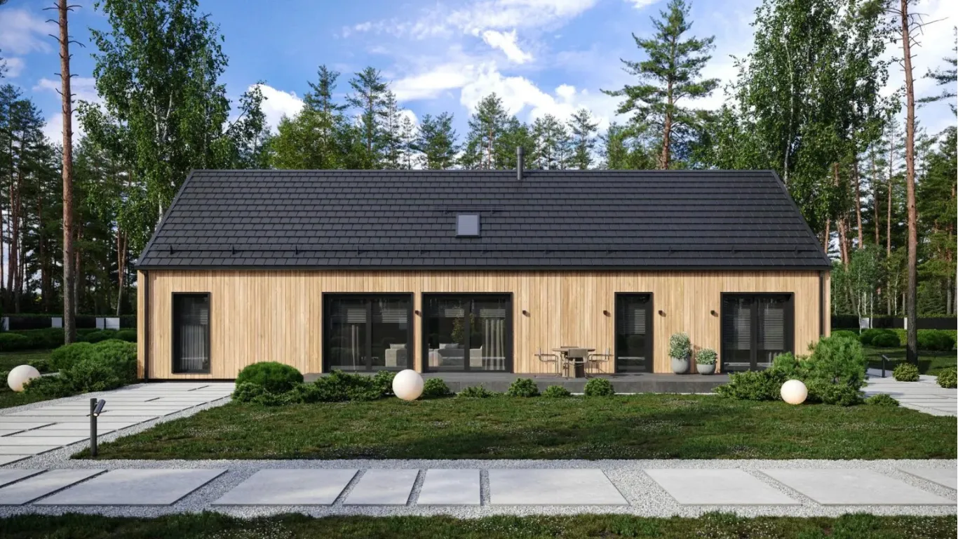 Prefab woning met houten gevel en grote raampartijen aan de tuinzijde